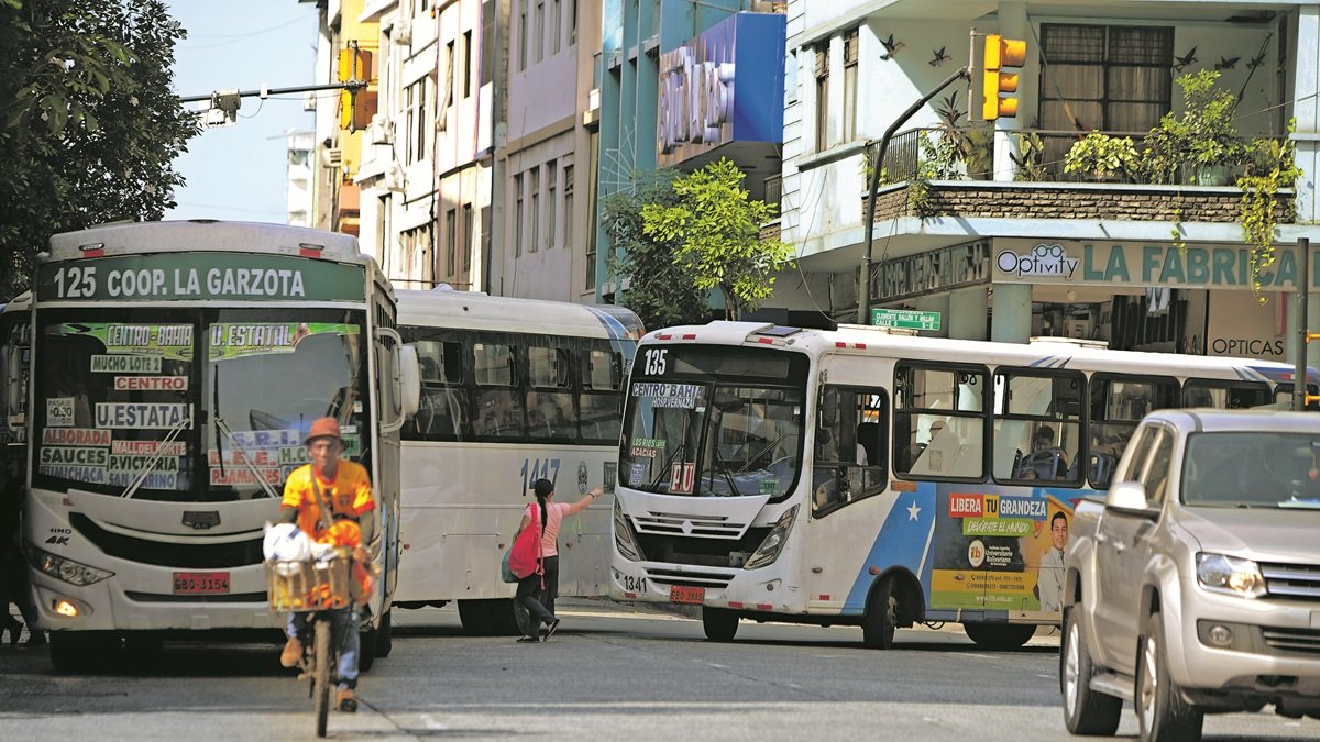 Conductores de buses en Guayaquil piden que el pasaje se incremente a 40 centavos.