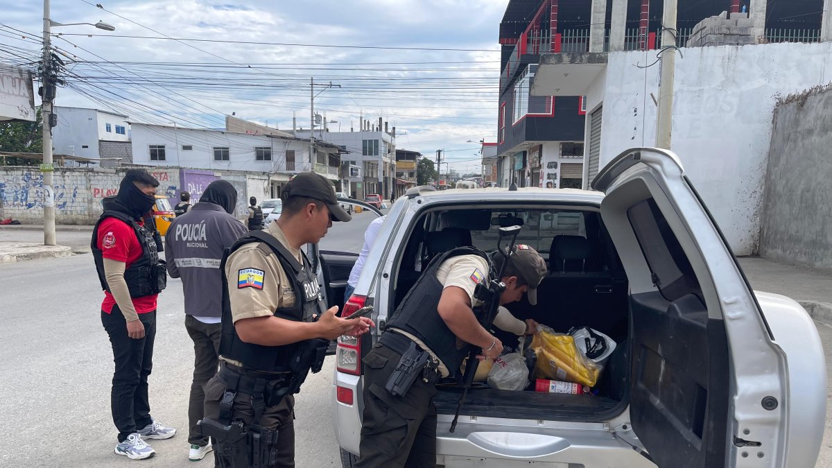 La Policía Nacional realizó operativos en varios sectores de General Villamil Playas.