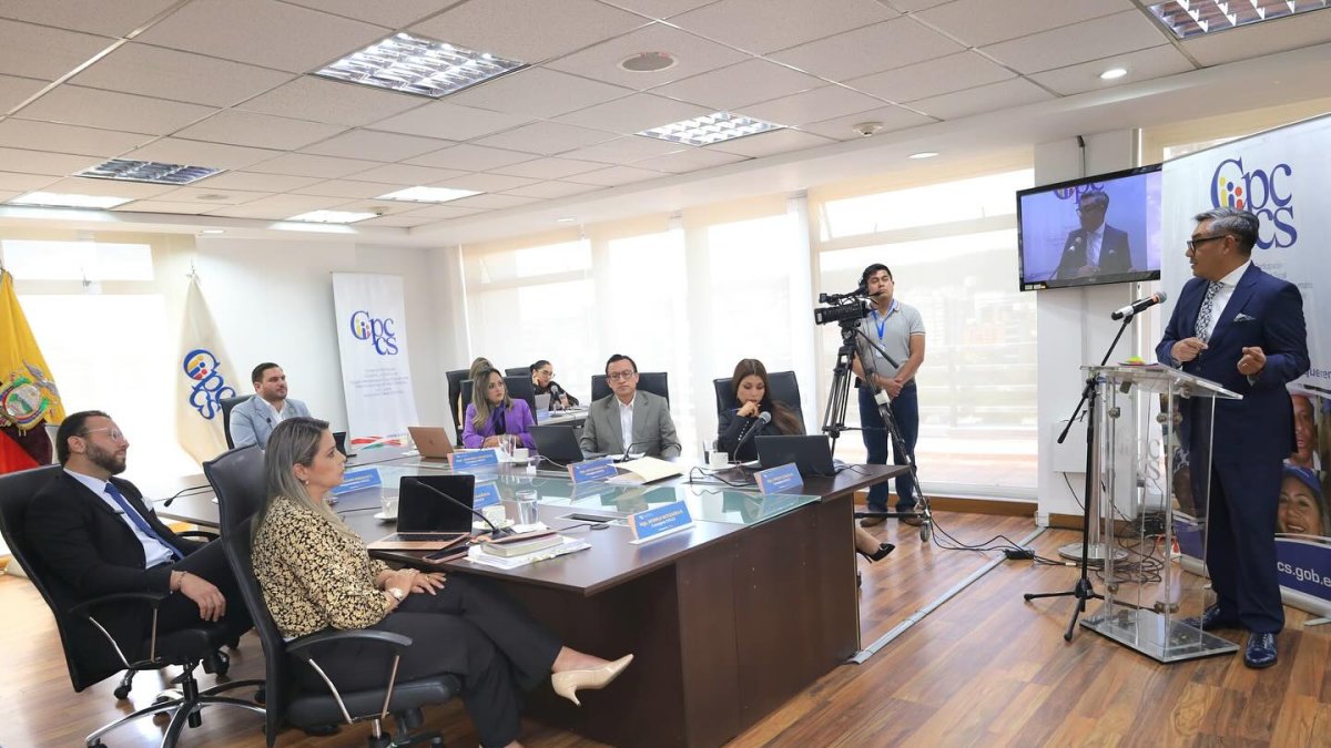 El Consejo ofreció incluir las sugerencias de los vocales y de observadores como la Comisión Cívica que vigilará el concurso de selección del nuevo fiscal.