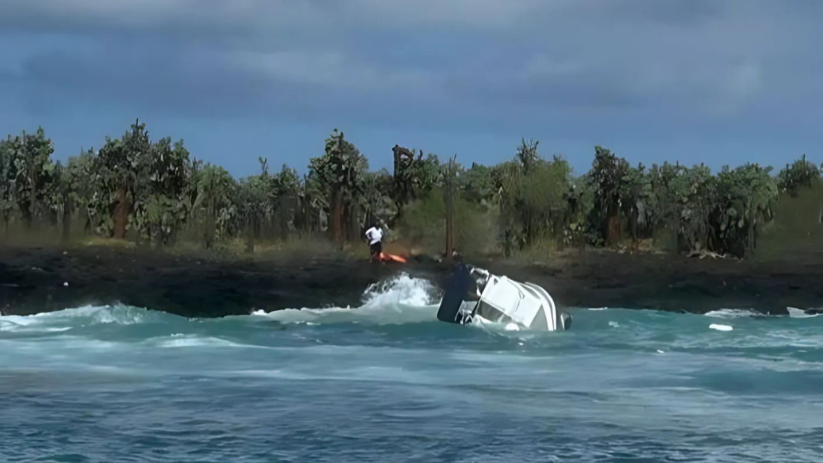 La embarcación Unión II hundida en la costa de la isla Santa Cruz, sin derrame de hidrocarburos.