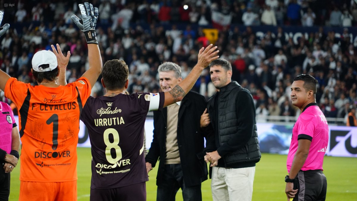 Edgardo Bauza tuvo un merecido homenaje en la Noche Blanca 2025.
