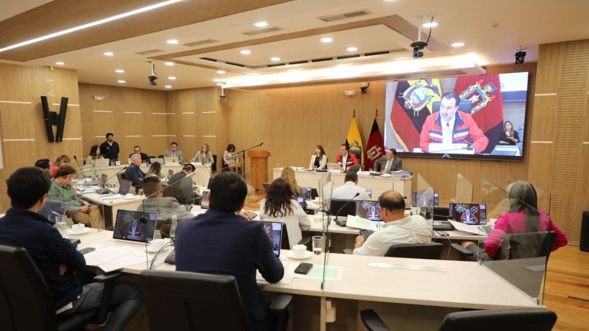 El Concejo Metropolitano de Quito aprobó con 14 votos a favor la reversión de la donación del Estadio Olímpico Atahualpa, lo que implica que el Municipio asumirá su administración.