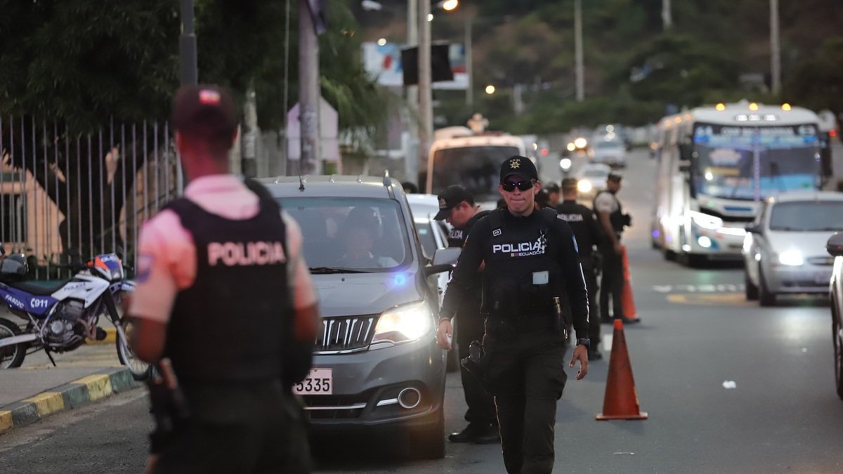 En el operativo se pidió la documentación a conductores de automóviles, motocicletas y se requisó a usuarios de buses de transporte público.