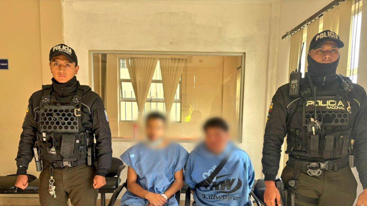 Dos hombres fueron detenidos tras una persecución policial que se registro durante la madrugada en Cuenca.