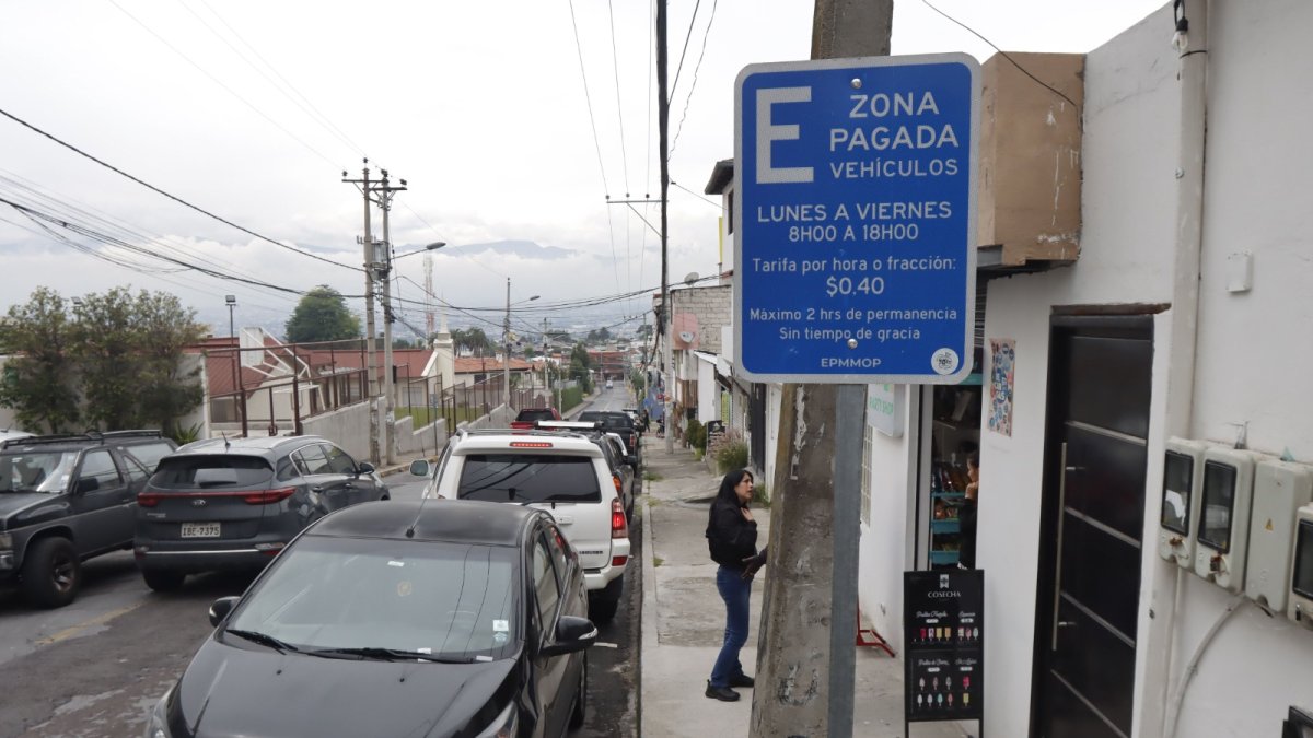 Multas por estacionar sin pagar o exceder el tiempo en Quito pueden llegar hasta los 36,80 dólares en 2024