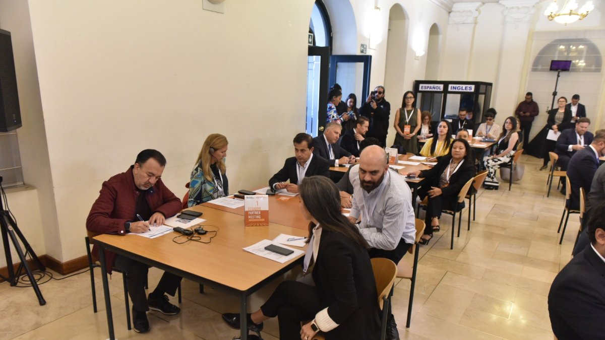 En el encuentro participó el alcalde Pabel Muñoz, secretarios de movilidad y líderes de organismos de tránsito.