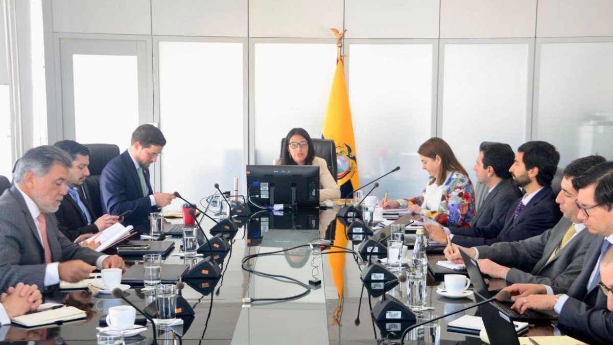 La ministra de Economía y Finanzas, Sariha Moya, se reunió con representantes de organismos multilaterales en mayo de 2025.