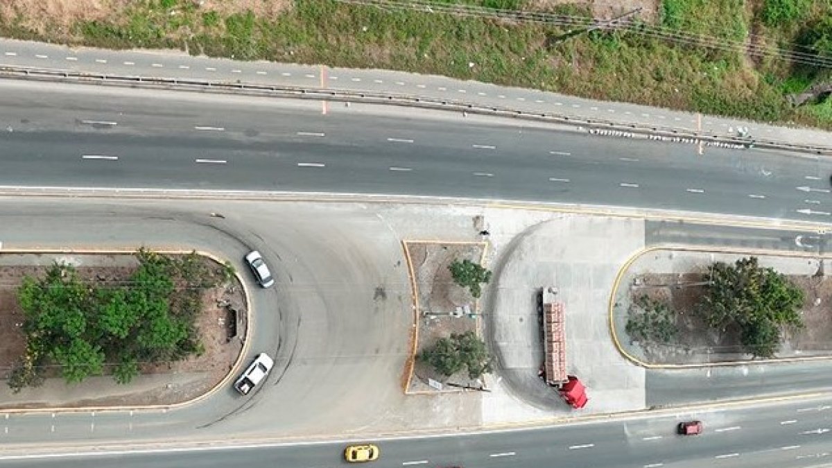 Desde este 13 de junio está operativo el nuevo retorno para vehículos pesados en vía a la costa, en Guayaquil.