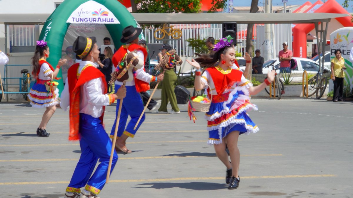 En Salinas, se presentaron danzantes de la Sierra para promocionar el turismo andino.