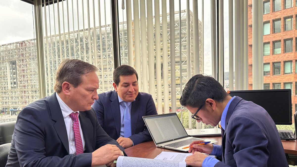 Andrés Arauz firmó su presentación periódica ante la Corte Nacional de Justicia.