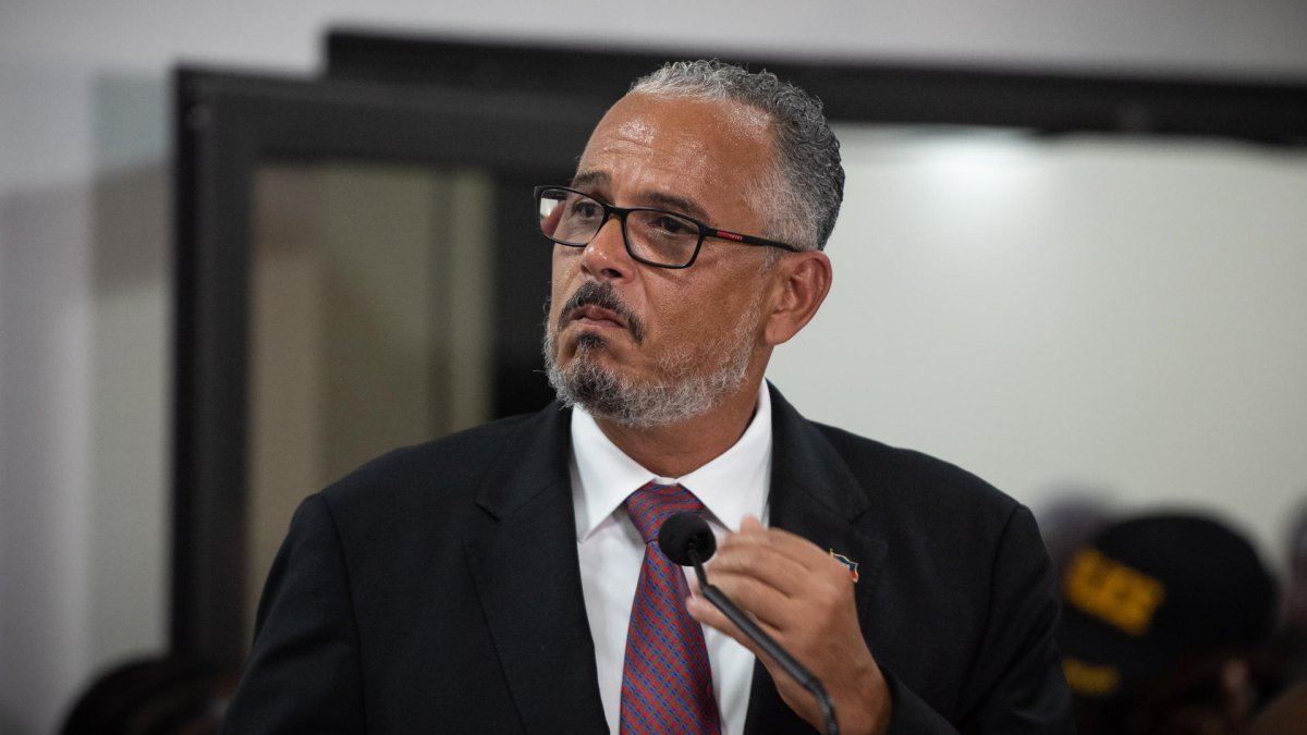 El empresario Alix Didier Fils-AimE participando en el acto de posesión como nuevo primer ministro de Haití, en Puerto Príncipe (Haití).