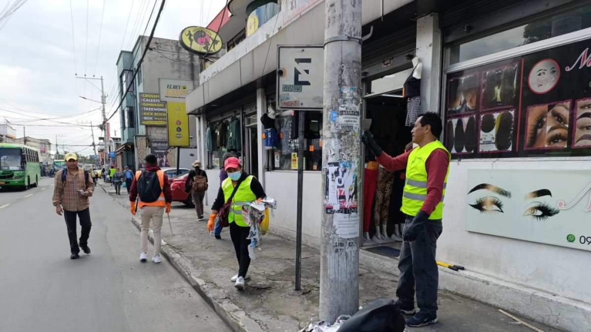 El retiro de propaganda electoral se inició en Conocoto este 13 de junio.