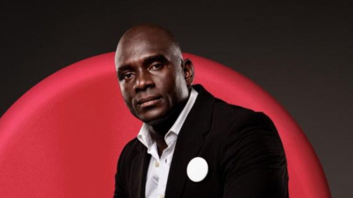 La marca Lotto solicitó al público tomar una foto del DT, Segundo Castillo, luciendo su pin redondo.