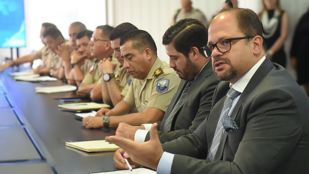 El ministro John Reimberg pide a jueces y fiscales “cumplir su trabajo” y proteger al país del crimen organizado.
