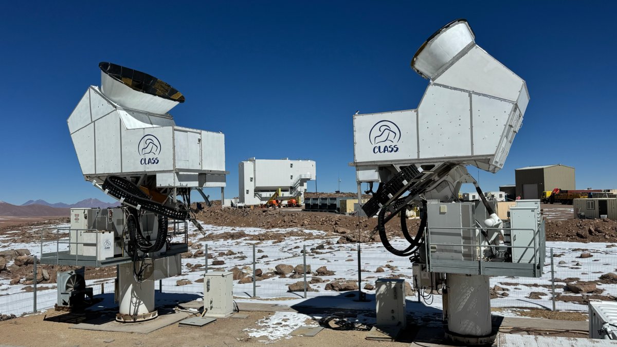 Los telescopios del proyecto CLASS pueden detectar señales cósmicas de luz de microondas procedentes del amanecer cómico.
