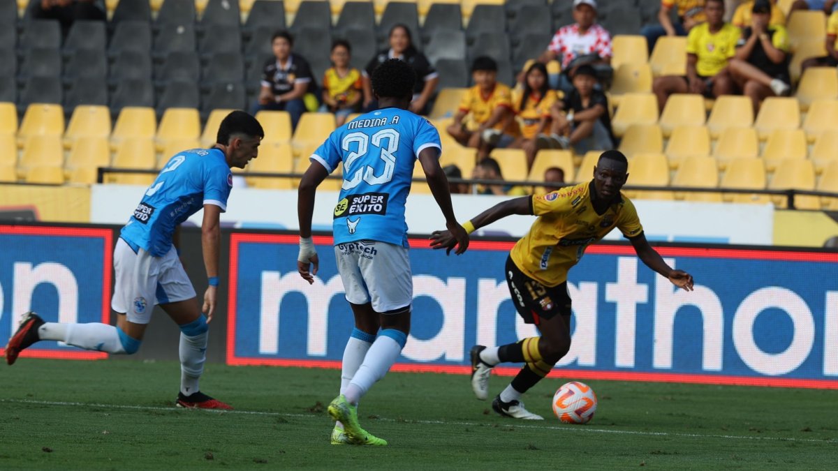 Barcelona SC recibió a Manta en el estadio Monumental.