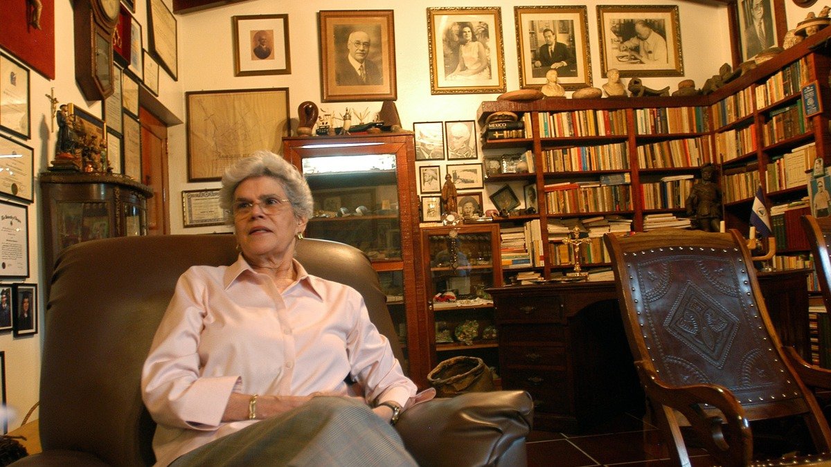 Fotografía de archivo de la expresidenta de Nicaragua, Violeta Barrios de Chamorro.