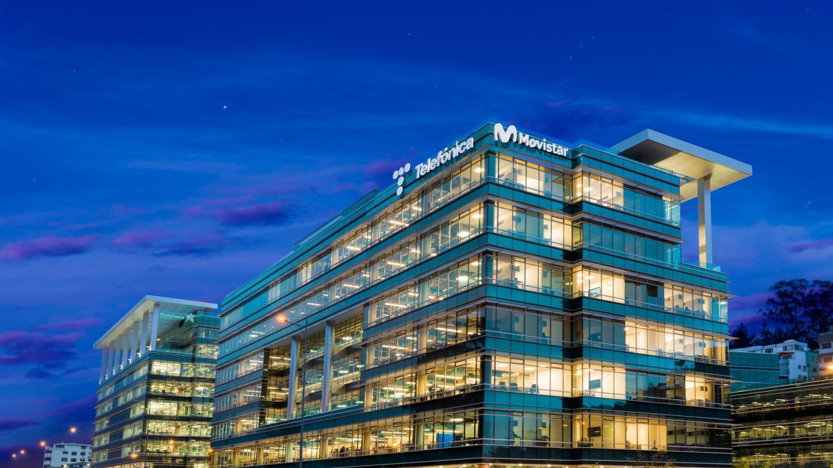 Telefónica anunció la venta del 100 % de su participación en Ecuador (Movistar y Tuenti) a Millicom Spain.