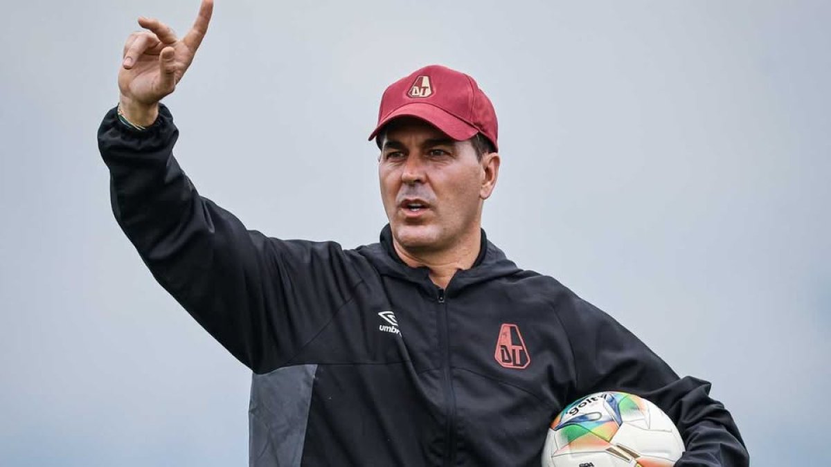Ismael Rescalvo dirige a Deportes Tolima desde el inicio de la temporada 2025