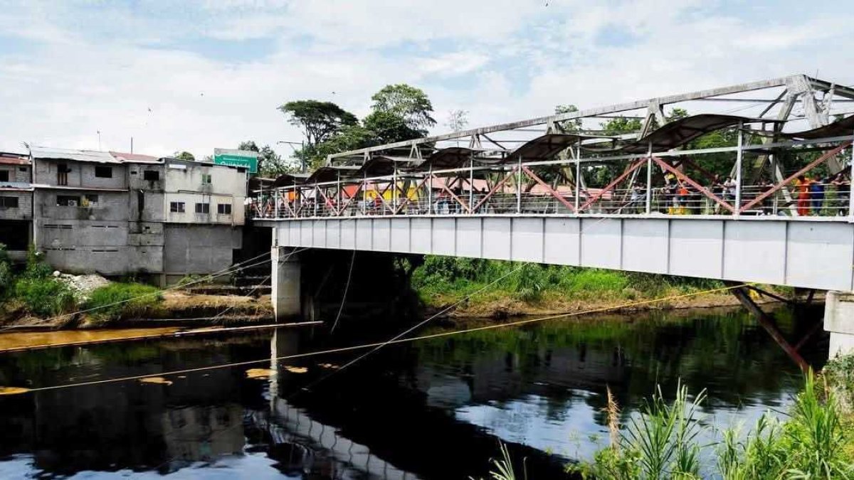 Esmeraldas. Derrame en Esmeraldas, ocasionado por la rotura del SOTE.