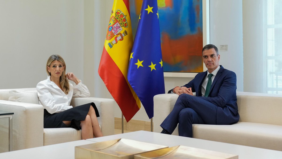 El presidente del Gobierno español, el socialista, Pedro Sánchez, y la vicepresidenta segunda, la izquierdista Yolanda Díaz.