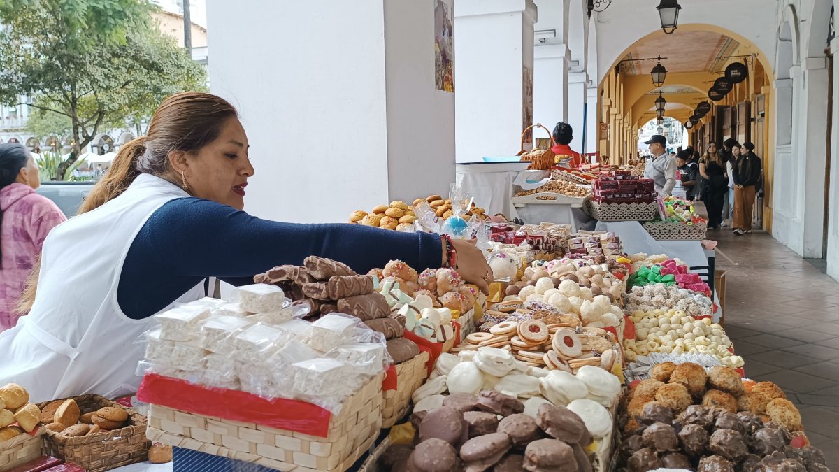 Los puestos de los tradicionales dulces se colocarán en los alrededores del Parque Calderón desde este jueves, 19 de junio de 2025.