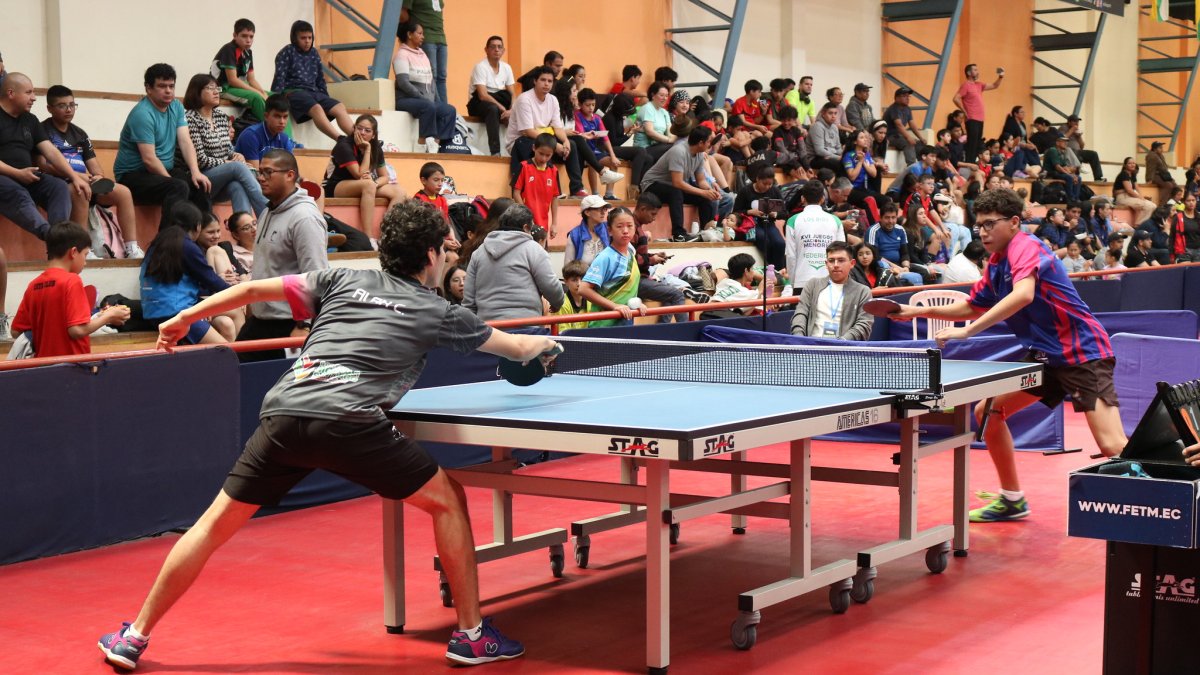 Cientos de microtenistas llegaron al Prix en la ciudad de Cuenca.