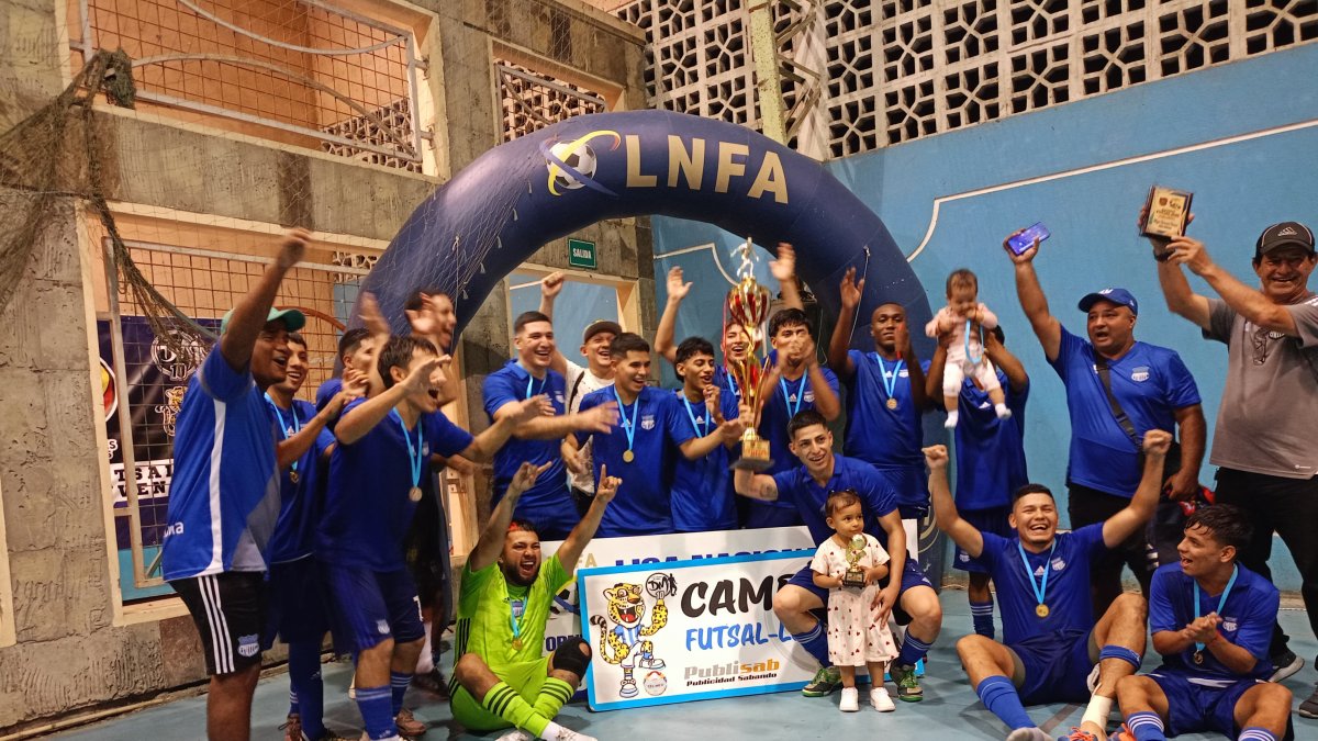 Emelec celebró el título logrado en el coliseo Roberto Gilberto Fedeguayas, ubicado en el Complejo de Pascuales.