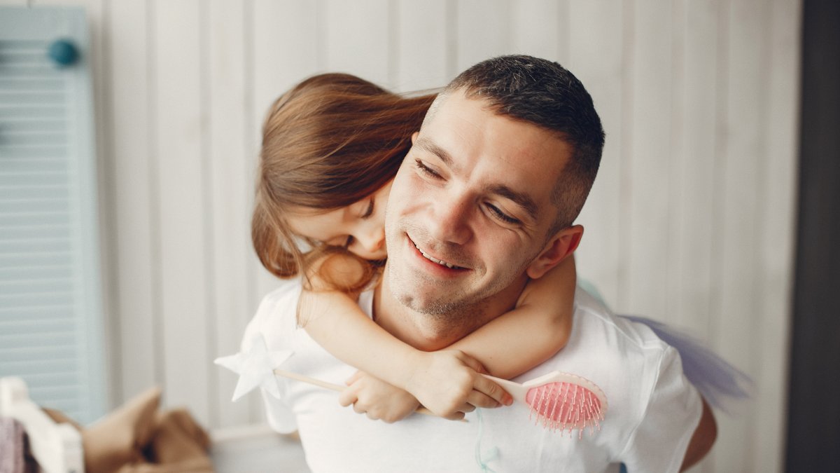 La crianza en solitario tiene retos únicos. Descubre cómo priorizar la comunicación, delegar tareas y cuidar tu salud mental mientras educas a tus hijos