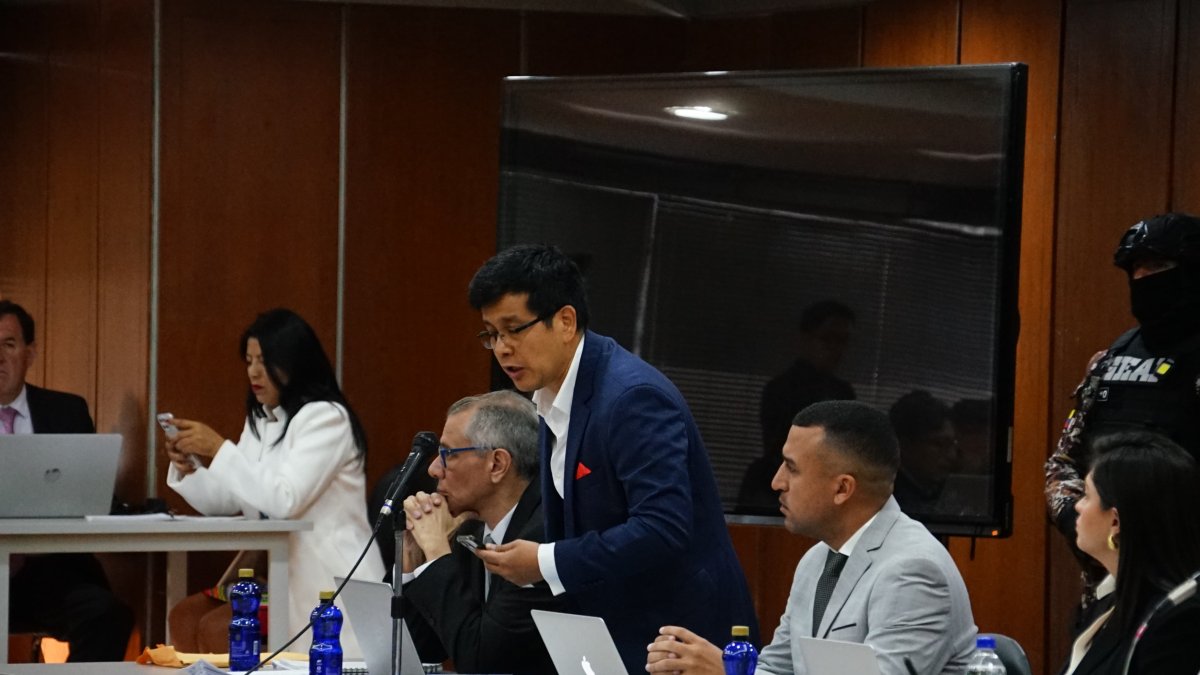 El exvicepresidente Jorge Glas llegó resguardado por la Policía Nacional a la Corte Nacional de Justicia.