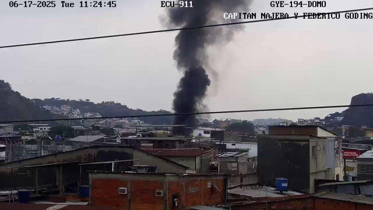 Incendio en el suroeste de Guayaquil.