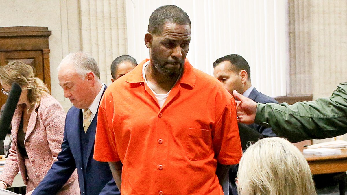 R. Kelly luego de la audiencia en el Tribunal Penal de Leighton, el 17 de septiembre de 2019 en Chicago, Illinois.