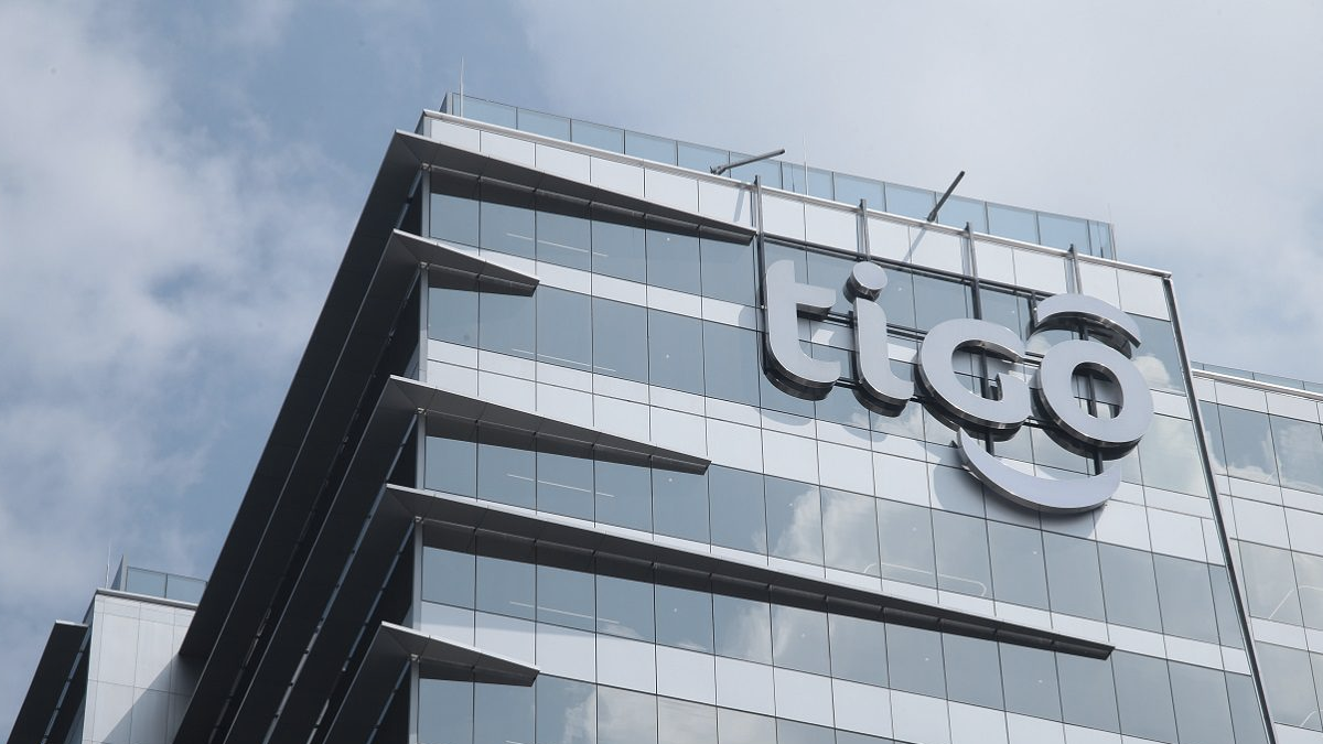 Transición en marcha: Movistar cede su espacio a Tigo en el mercado ecuatoriano.