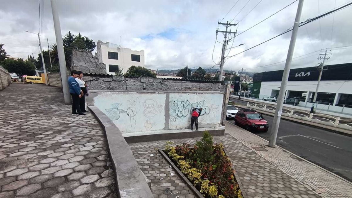 En el pasaje, hace falta construir jardineras y retocar otros espacios.