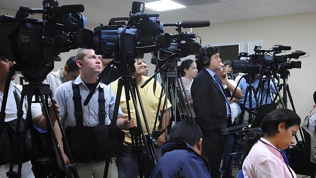 La oenegés alertan del deterioro de la liberta de prensa en El Salvador.