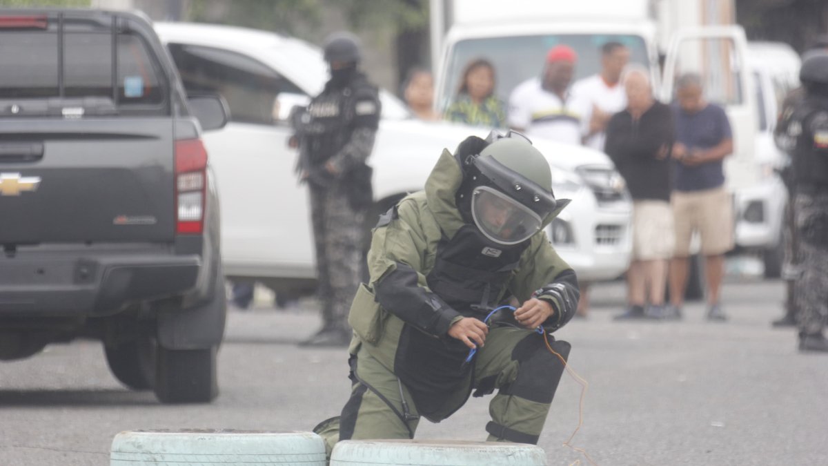 Personal del GIR realizó la detonación controlada del artefacto explosivo.
