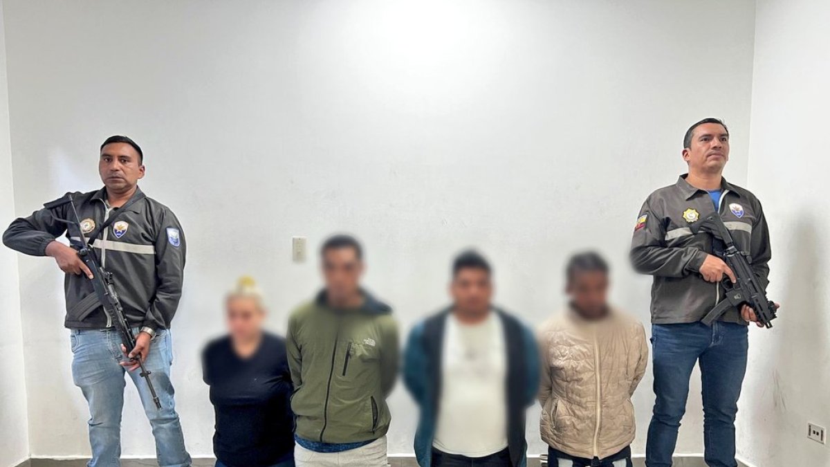 La captura de los presuntos miembros de Los Choneros se realizó en el sector de Quitumbe, sur Quito. Se incautaron armas, droga y un vehículo.