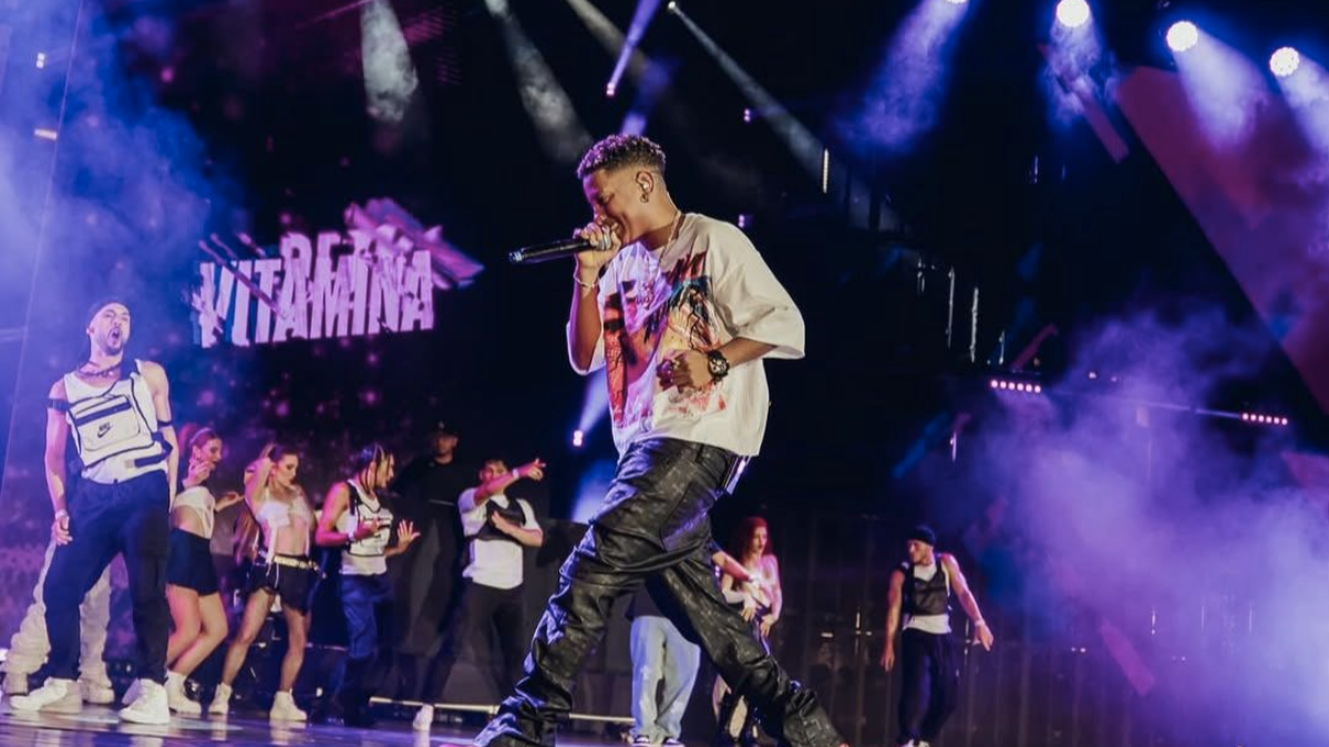 Jombriel, el cantante esmeraldeño del momento, llega a Uganda con su éxito internacional.