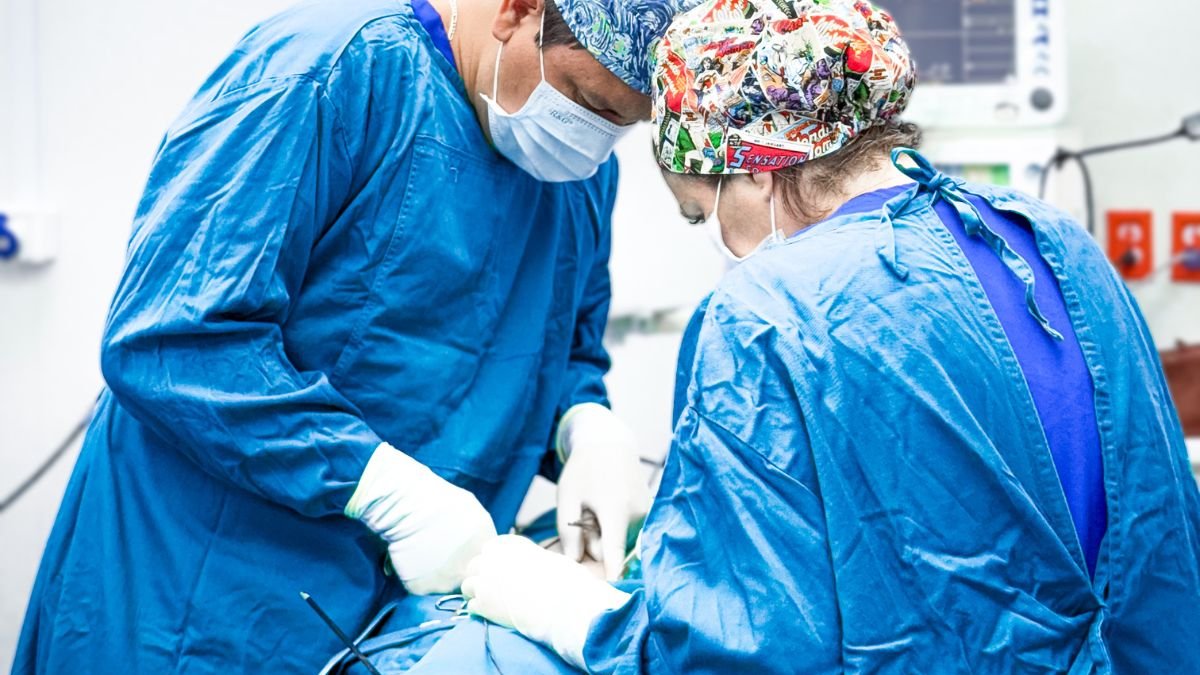 Cirujanos generales expertos en laparoscopía avanzada, impulsan una cultura médica basada en la prevención y el diagnóstico temprano