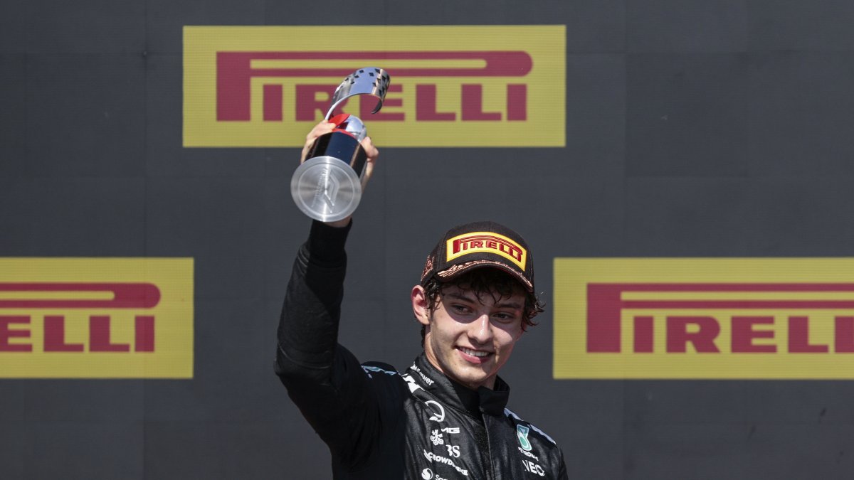 Kimi con el trofeo del tercer lugar de Canadá. 7 años tenía cuando empezó en karts. Ya en 2021, por sus logros dio el salto a la F4 y en 2022 ya estaba en la F2.