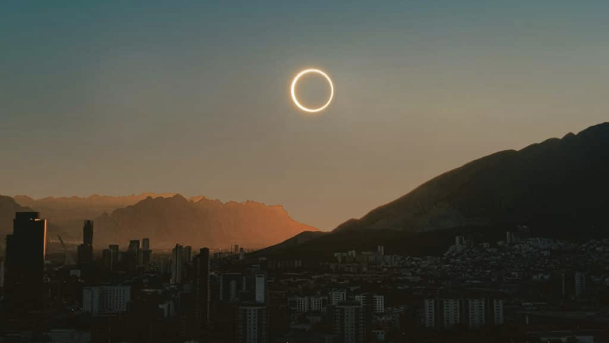 Los eclipses solares totales son eventos únicos que atraen a miles de personas alrededor del mundo, dispuestas a viajar para vivir este espectáculo natural en su máximo esplendor.
