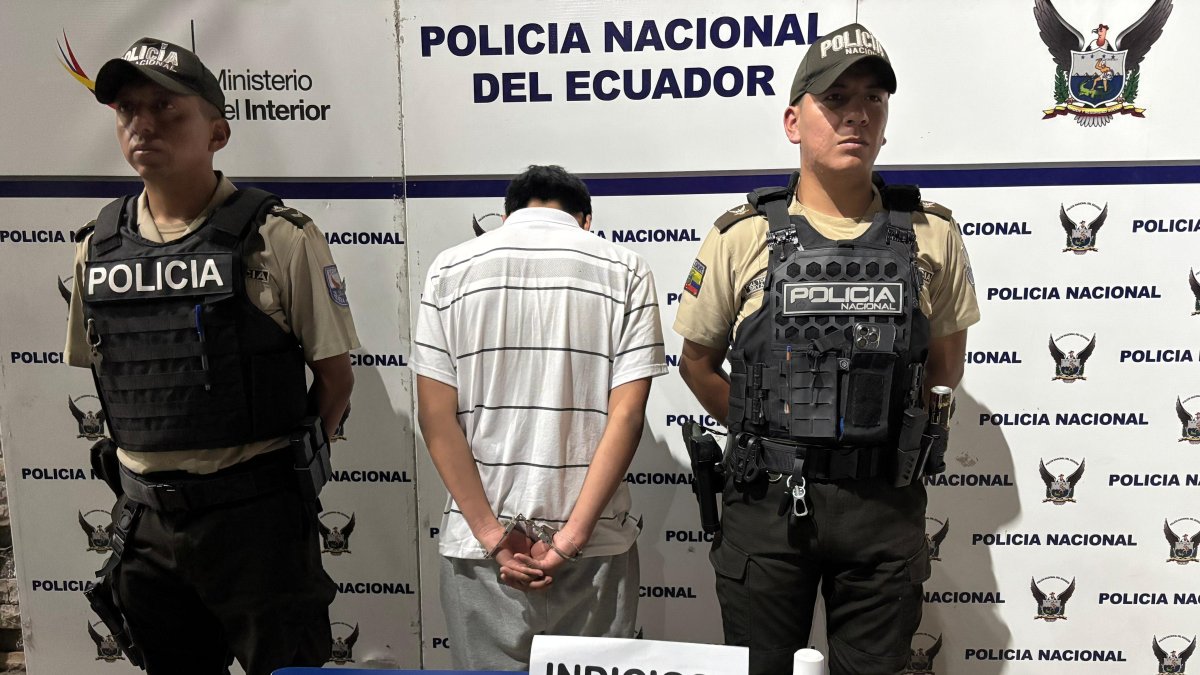 En la mochila del adolescente había varias fundas con una sustancia verdosa.