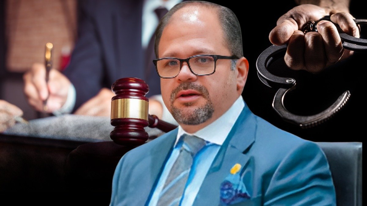 El ministro del Interior expuso a dos funcionarios en sus redes sociales.