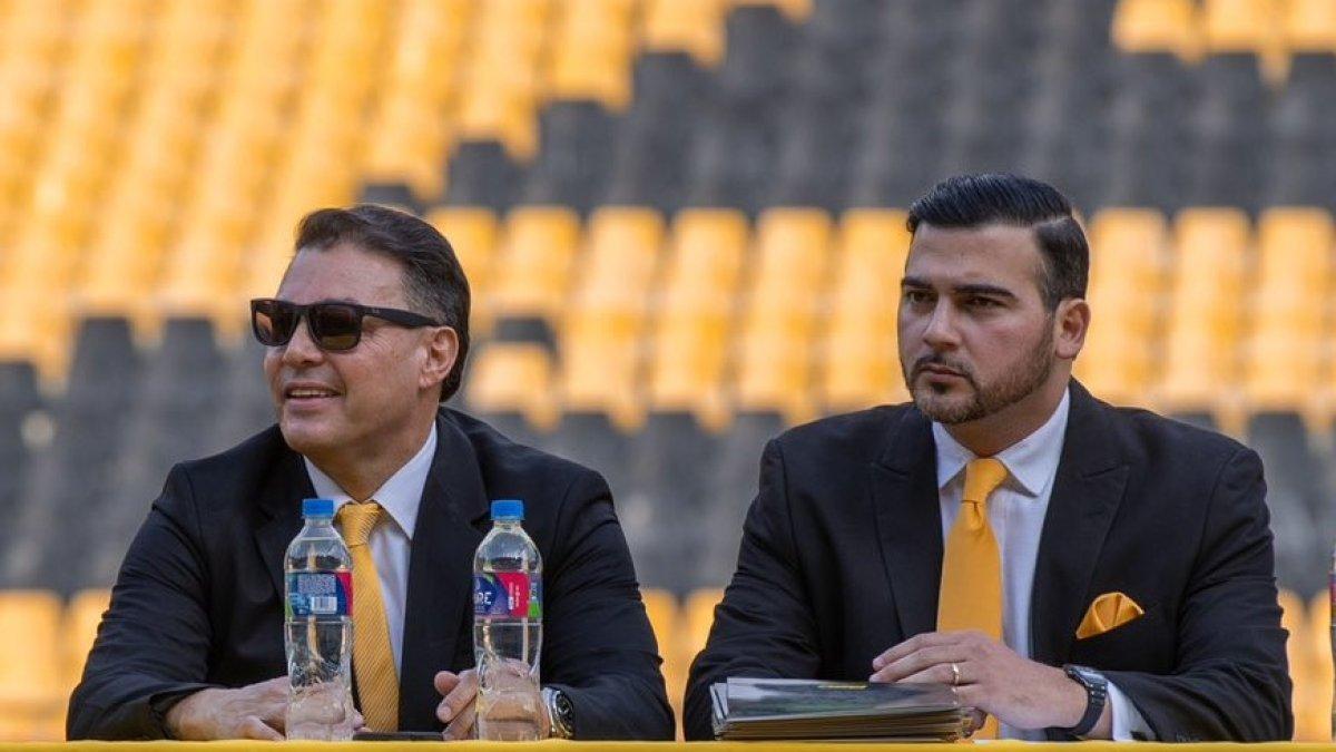 Antonio Álvarez (d) y Alfaro Moreno durante el cambio de posesión presidencial en diciembre de 2023.