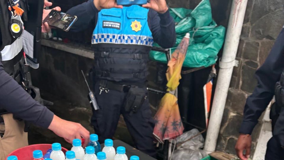 Licor sin registro sanitario era comercializado en papelerías, restaurantes y otros establecimientos. La AMC los clausuró.