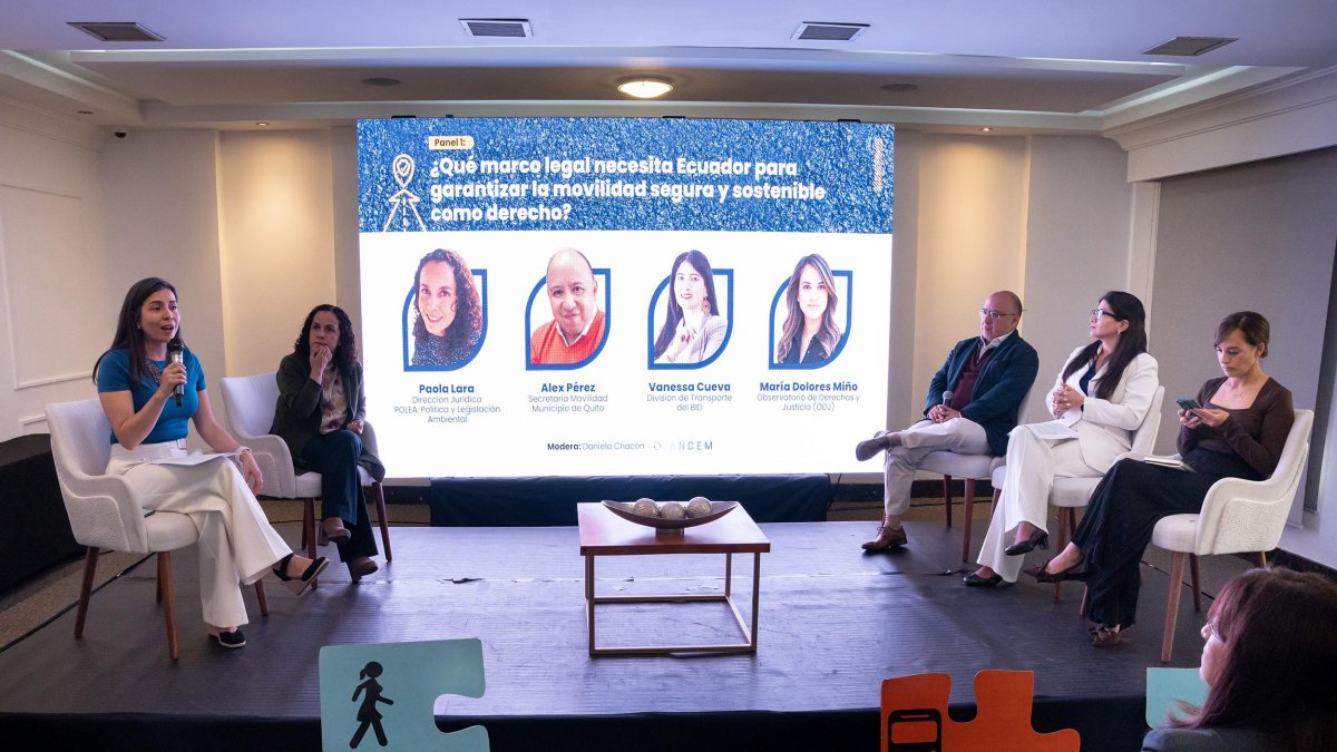 Uno de los temas que se trató fue el marco legal que necesita Ecuador para garantizar la movilidad segura.