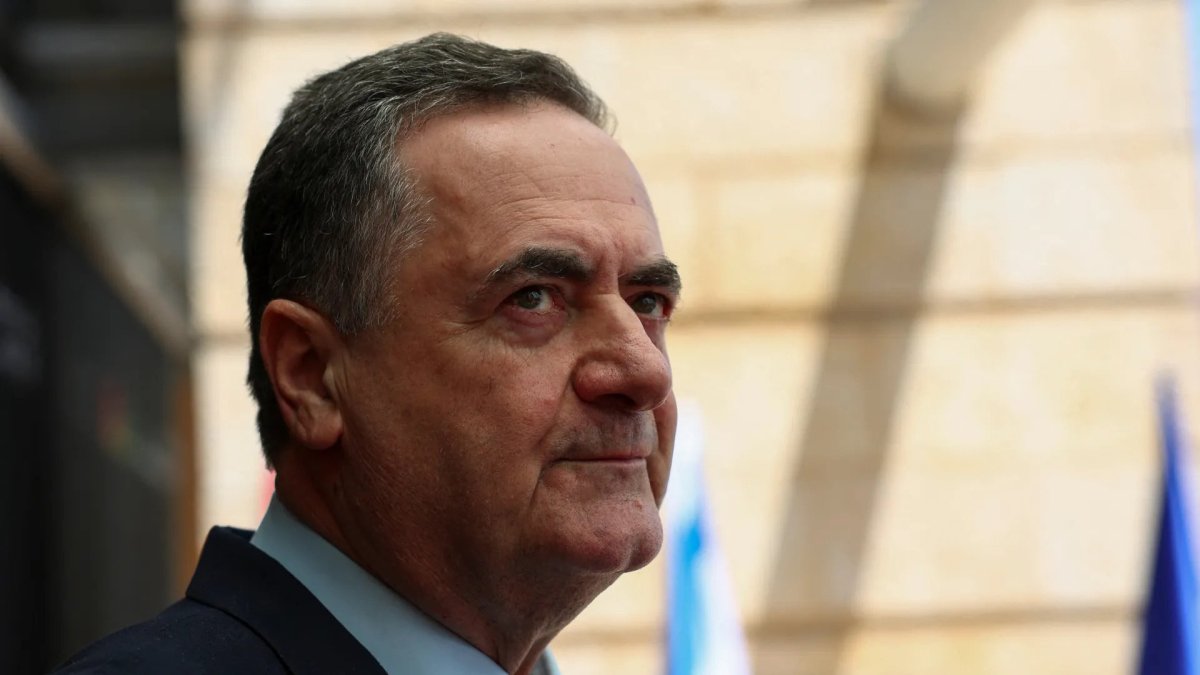 Israel Katz, ministro de Defensa israelí, lanzó una advertencia directa contra el líder supremo de Irán en medio de una creciente tensión en la región.