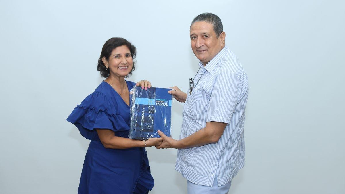 Profesores jubilados de Escuela Superior Politécnica del Litoral presentaron libro histórico que registra hitos de la educación politécnica