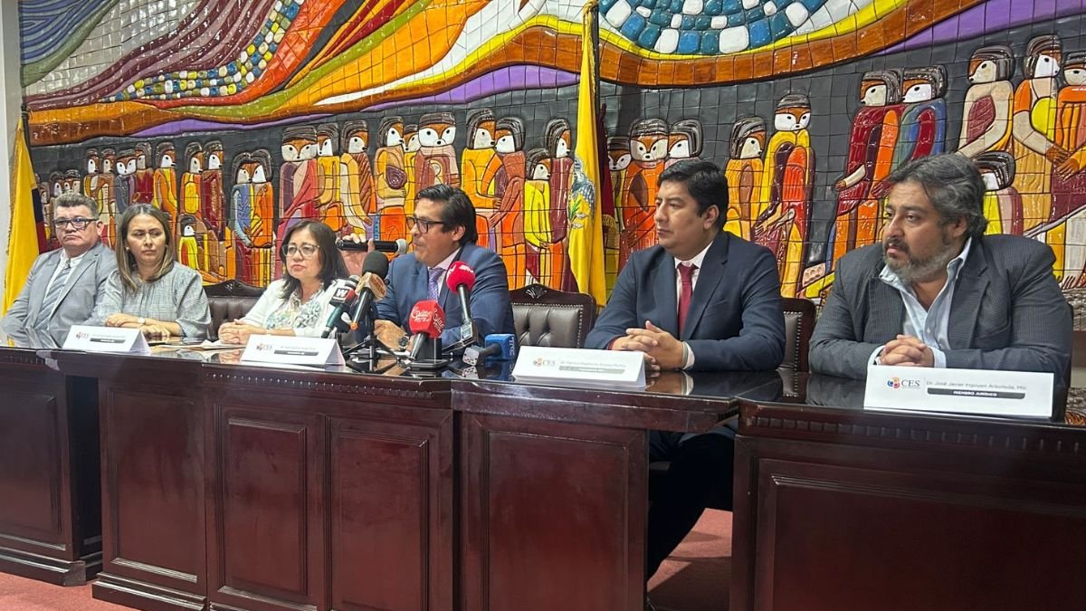 La rueda de prensa se realizó en la Universidad Agraria en Guayaquil.