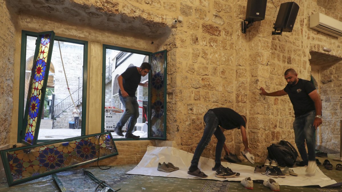 Vista de los destrozos causados por un ataque iraní en Haifa (Israel), este viernes 20 de junio de 2025.